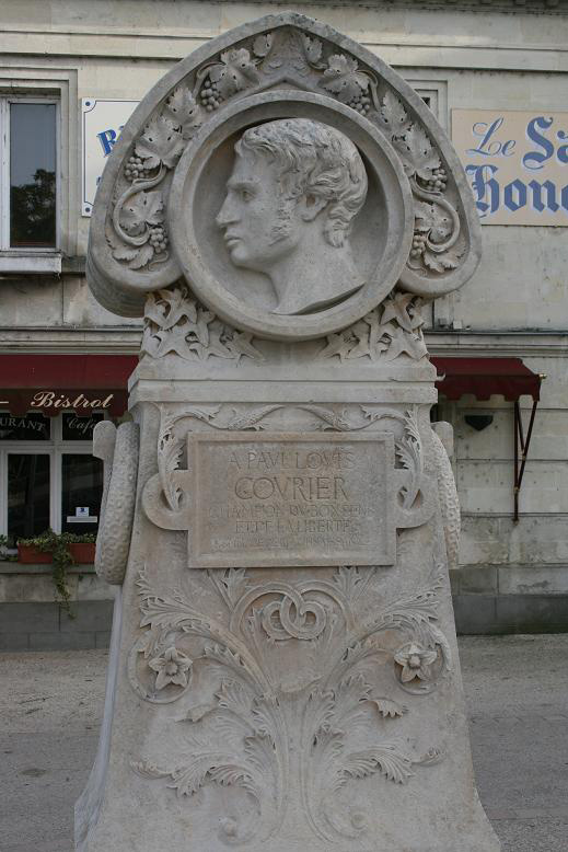 Il monumento commemorativo a Paul-Louis Courier a Véretz (foto JP Lautman)