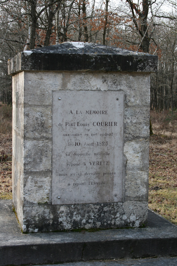 Stone in the Larçay Forest (photo JP Lautman)